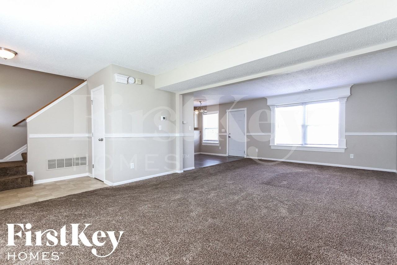 1938 Bradford Trace Way - Photo 2 of 15