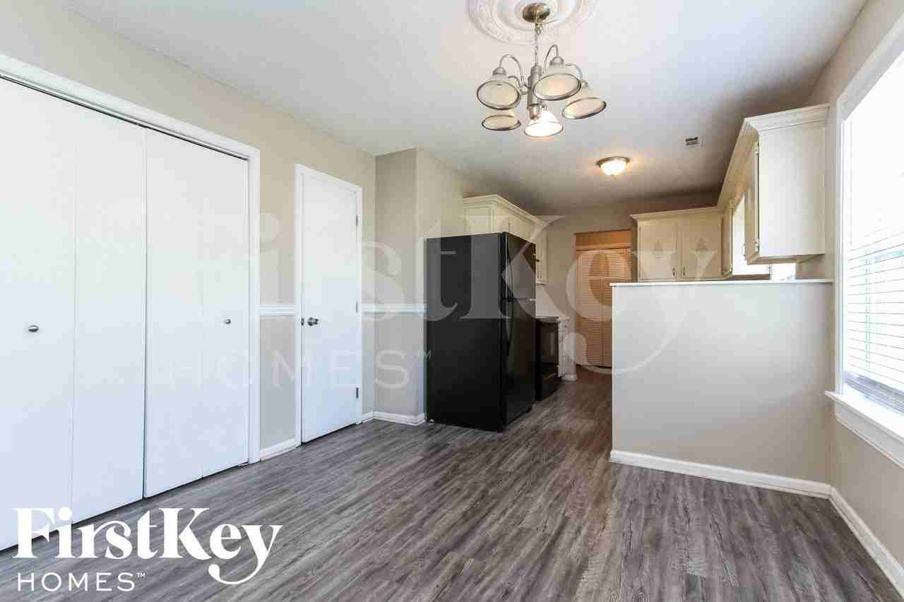 1938 Bradford Trace Way - Photo 4 of 15