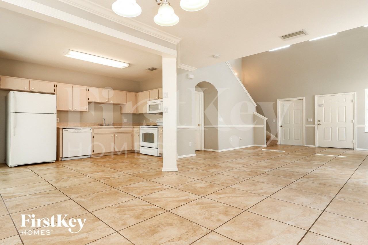 18019 Birdwater Dr - Photo 5 of 15