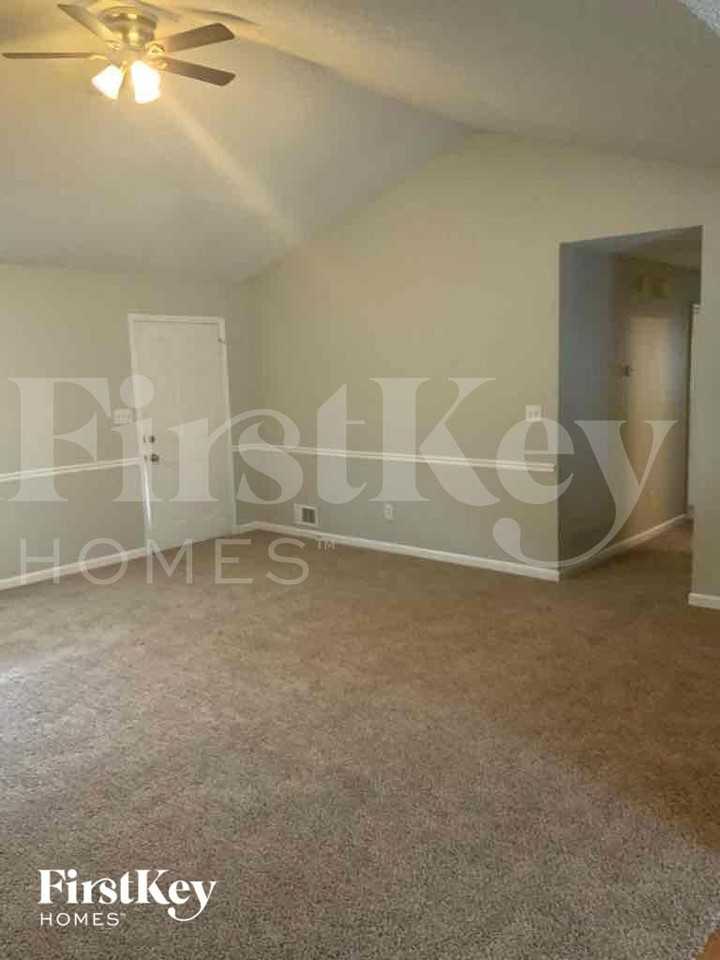 175 Planters Walk - Photo 4 of 14