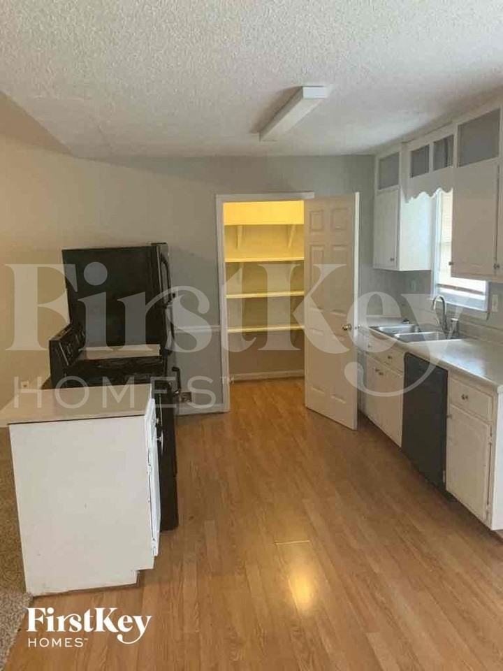 175 Planters Walk - Photo 6 of 14