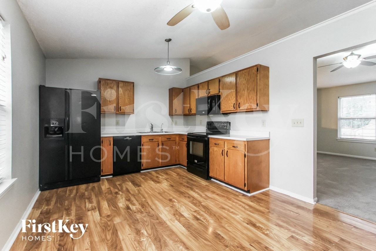 1524 Blue Brook Way - Photo 4 of 15