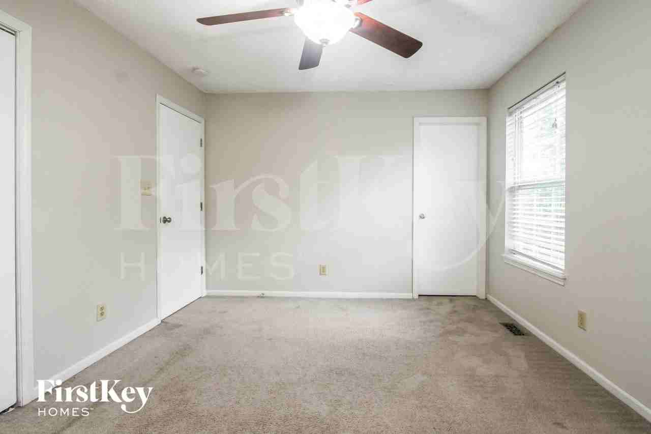 1524 Blue Brook Way - Photo 7 of 15