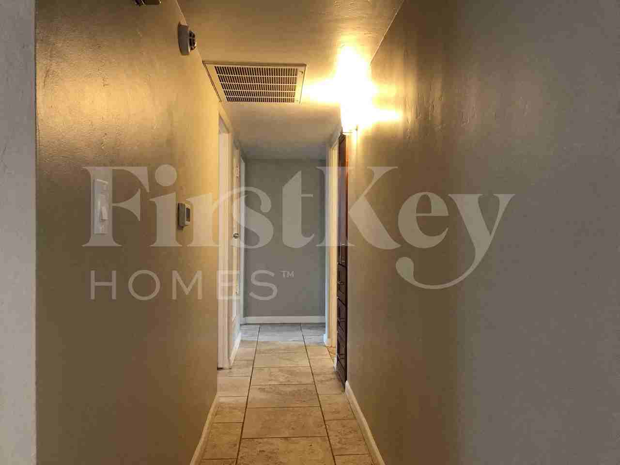 1507 W Berridge Ln - Photo 6 of 18