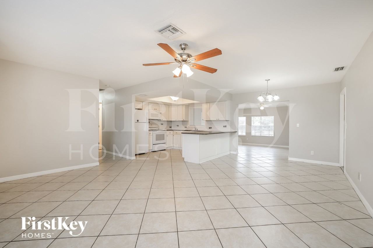 1505 Ne 10th Ln - Photo 3 of 19