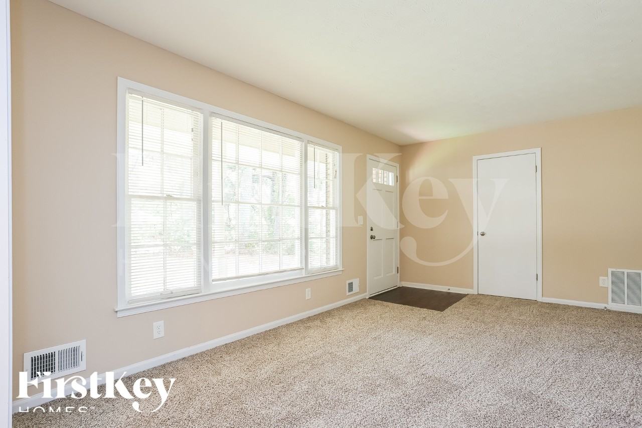1348 Yates Ave - Photo 2 of 18
