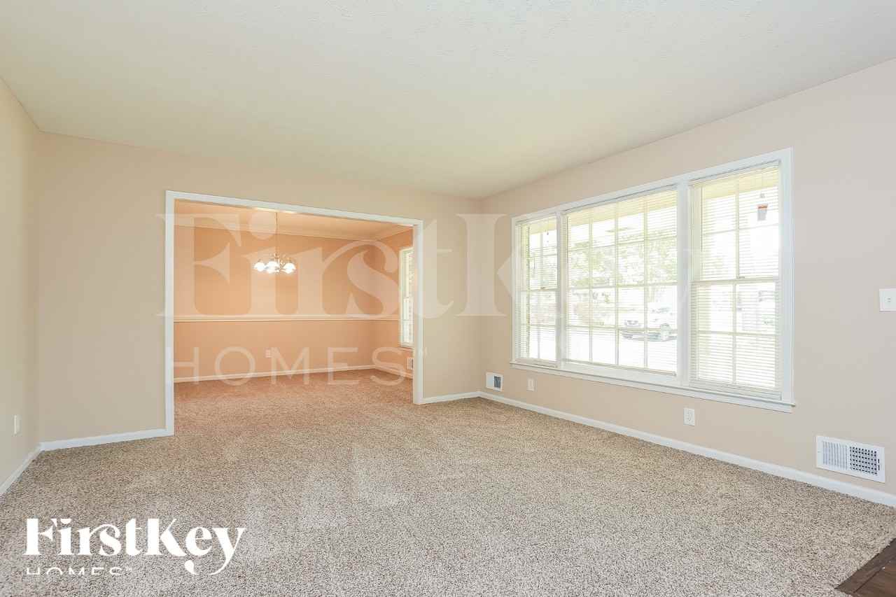 1348 Yates Ave - Photo 3 of 18