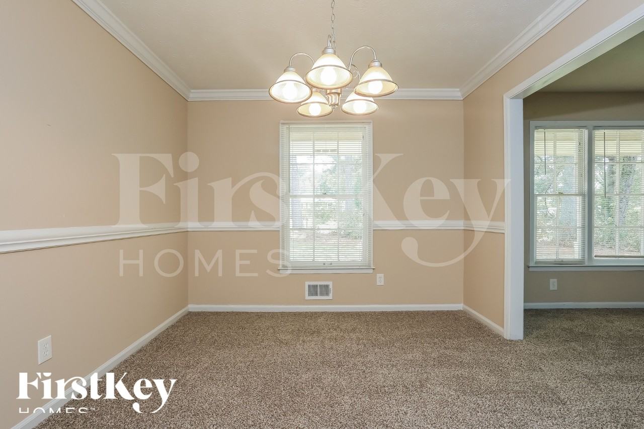 1348 Yates Ave - Photo 5 of 18