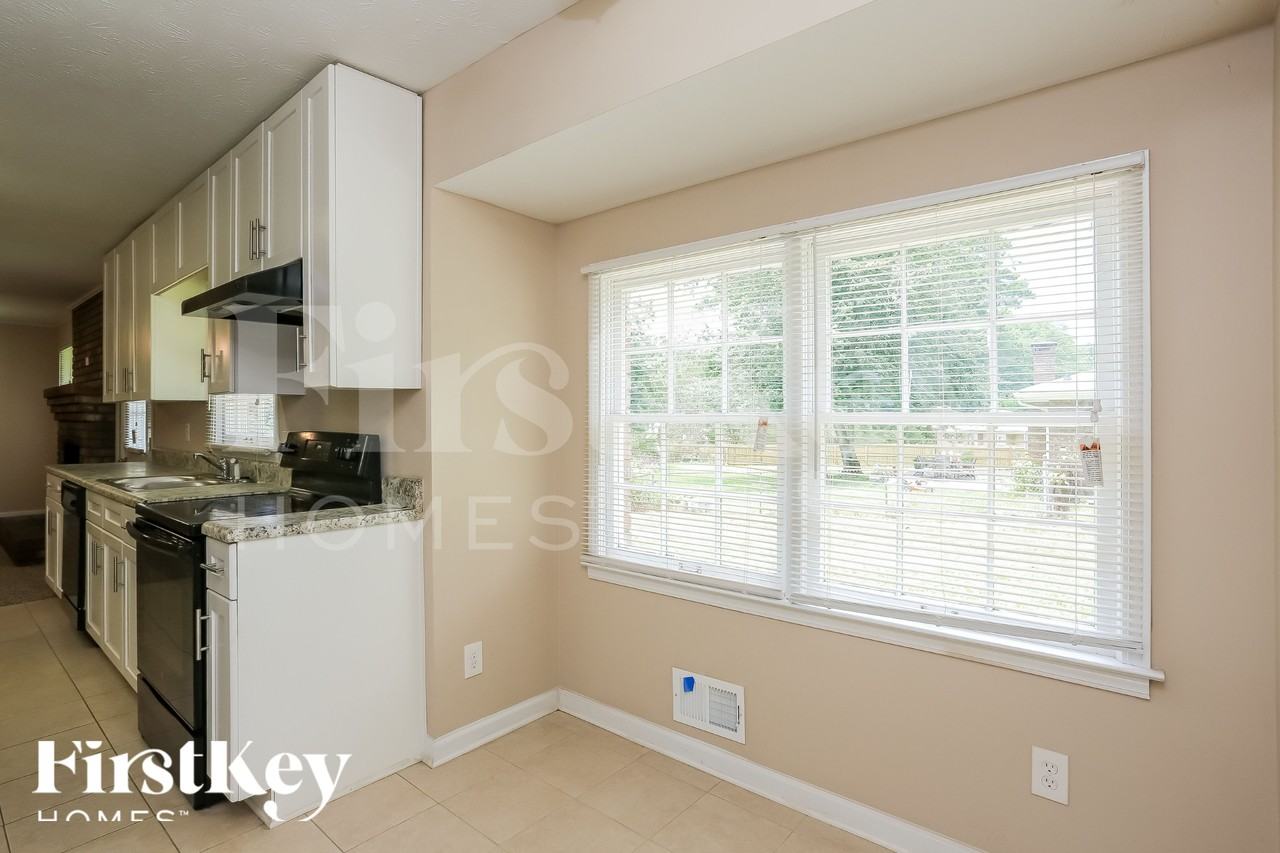 1348 Yates Ave - Photo 7 of 18