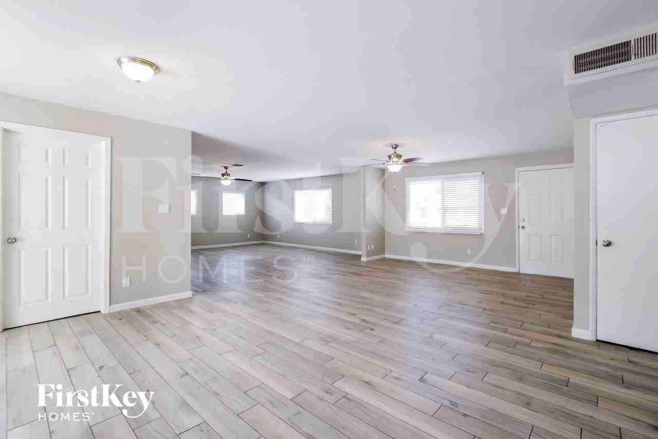 13227 N 40th Pl - Photo 3 of 15