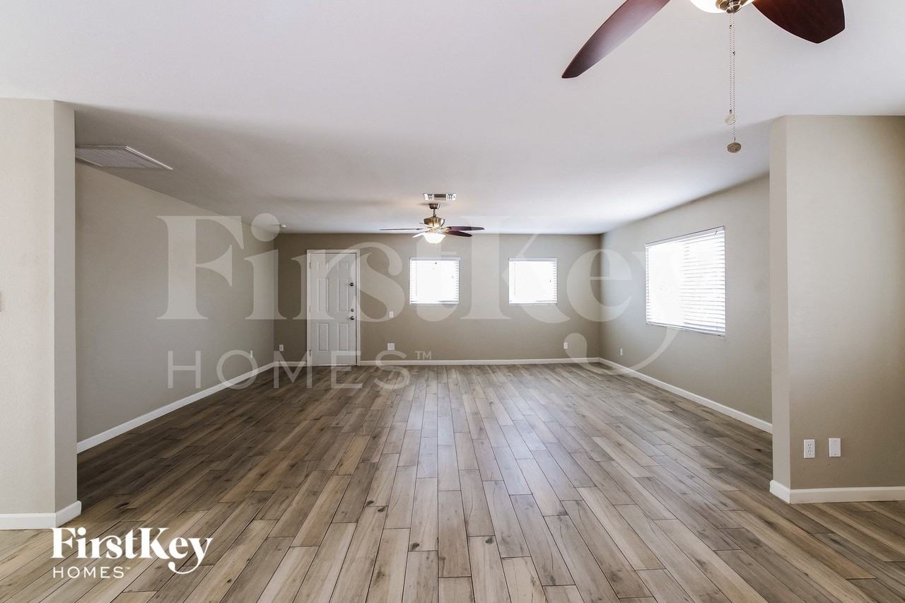 13227 N 40th Pl - Photo 4 of 15