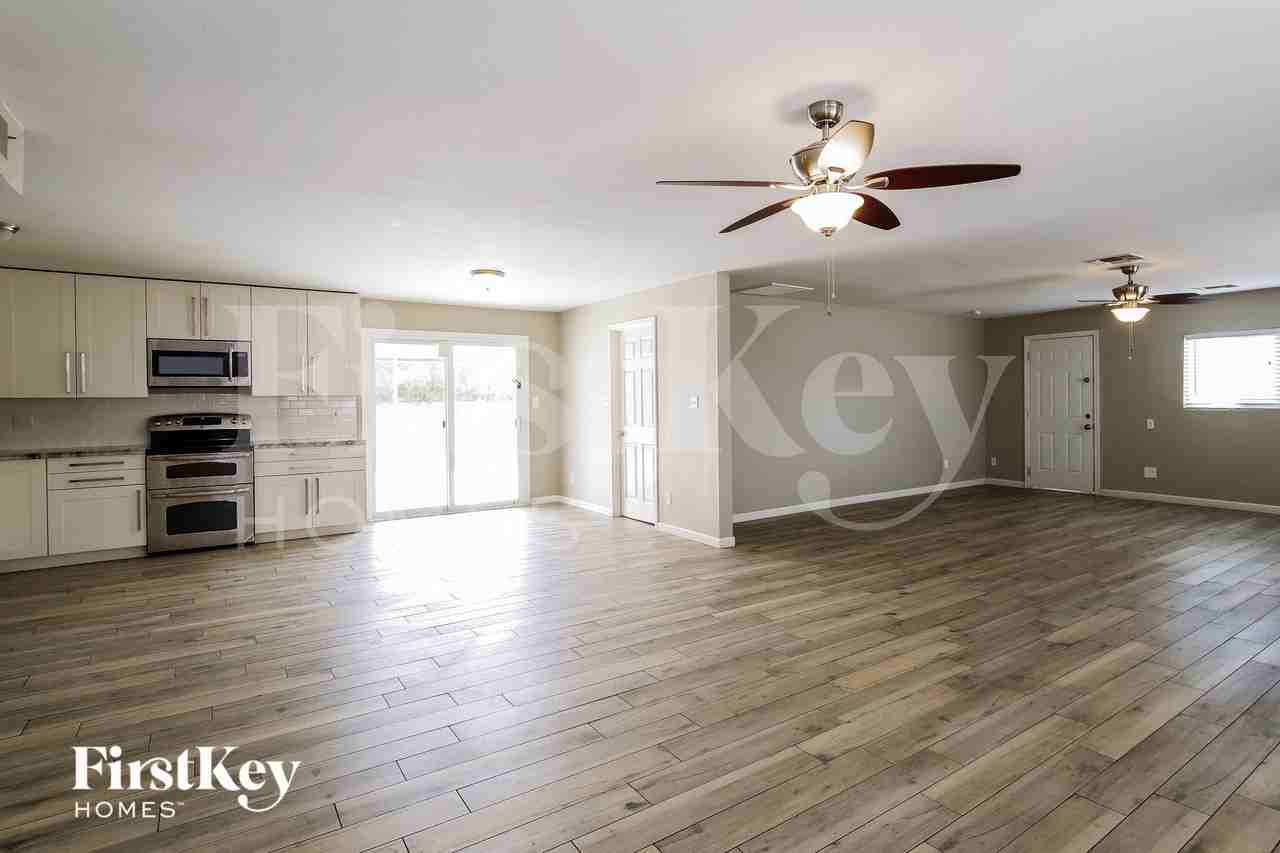 13227 N 40th Pl - Photo 5 of 15