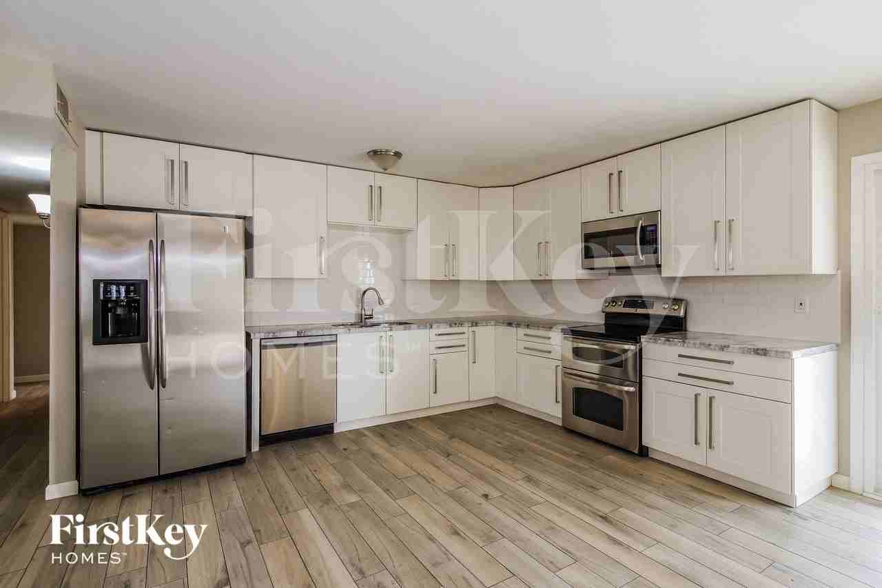 13227 N 40th Pl - Photo 6 of 15