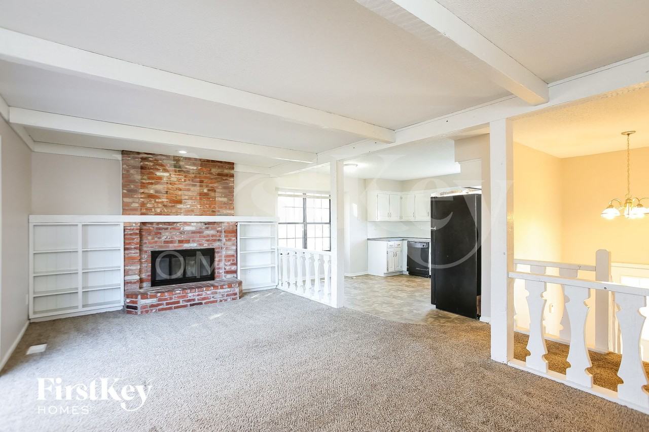 11008 E 83rd St - Photo 4 of 15