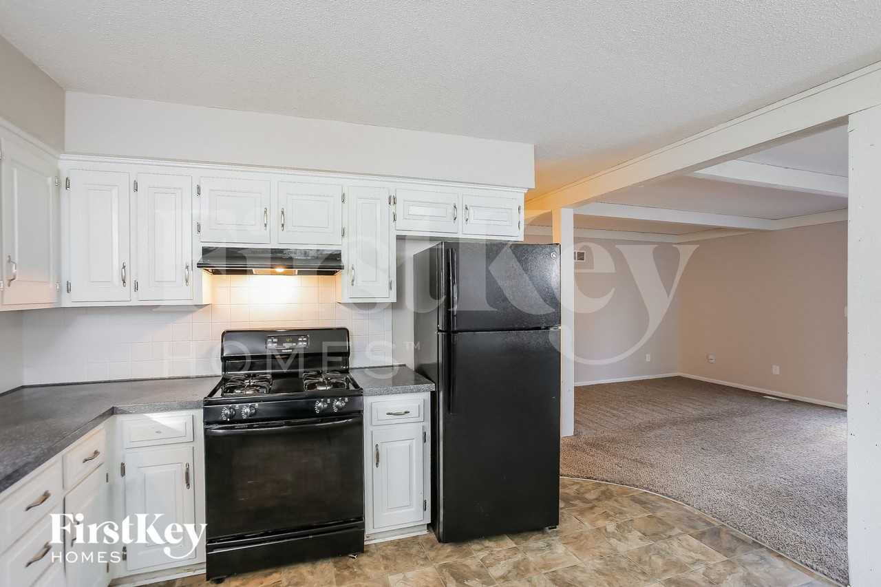 11008 E 83rd St - Photo 6 of 15