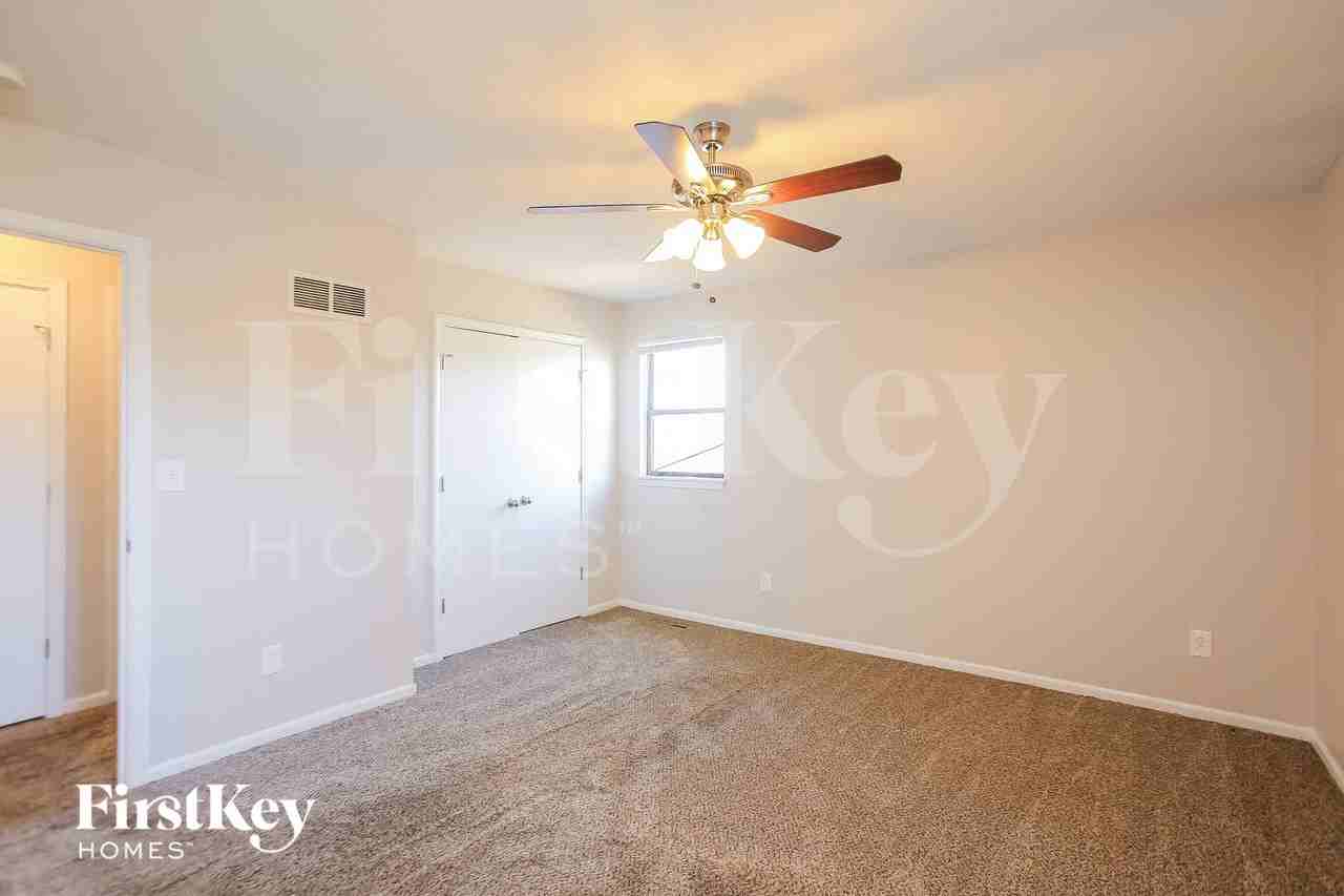 11008 E 83rd St - Photo 7 of 15