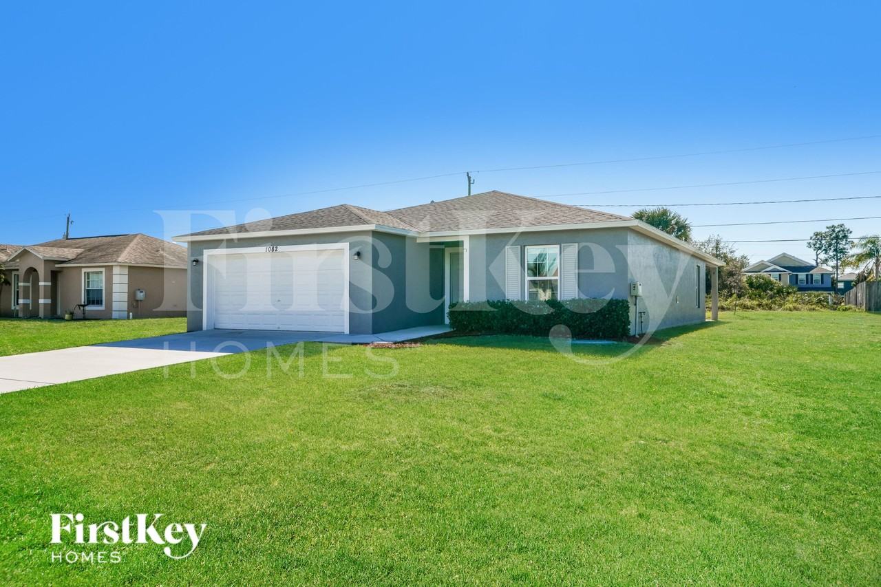 1082 Sw Bianca Ave - Photo 3 of 19