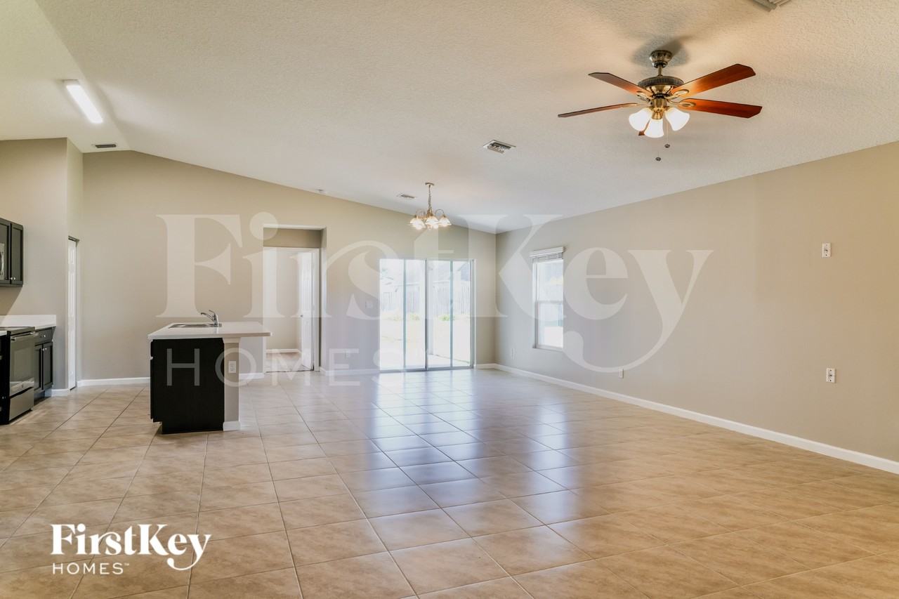 1082 Sw Bianca Ave - Photo 4 of 19