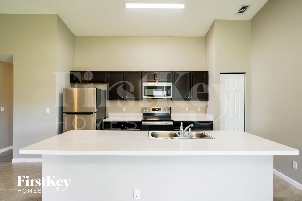 1082 Sw Bianca Ave - Photo 7 of 19