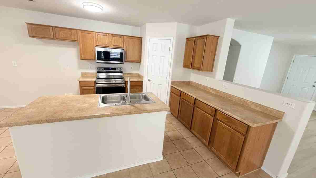 45677 W Ranch Rd - Photo 4 of 17