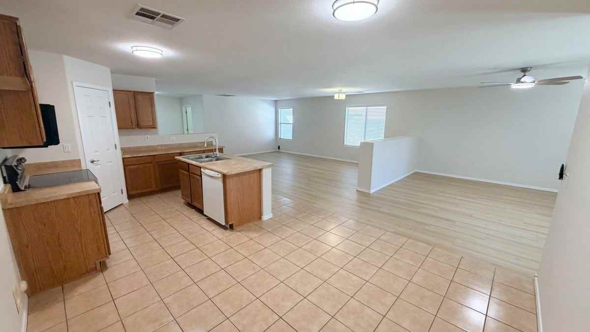 45677 W Ranch Rd - Photo 5 of 17