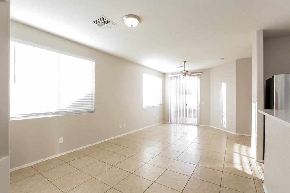 1115 E Grove St - Photo 4 of 16