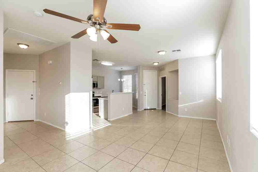 1115 E Grove St - Photo 5 of 16