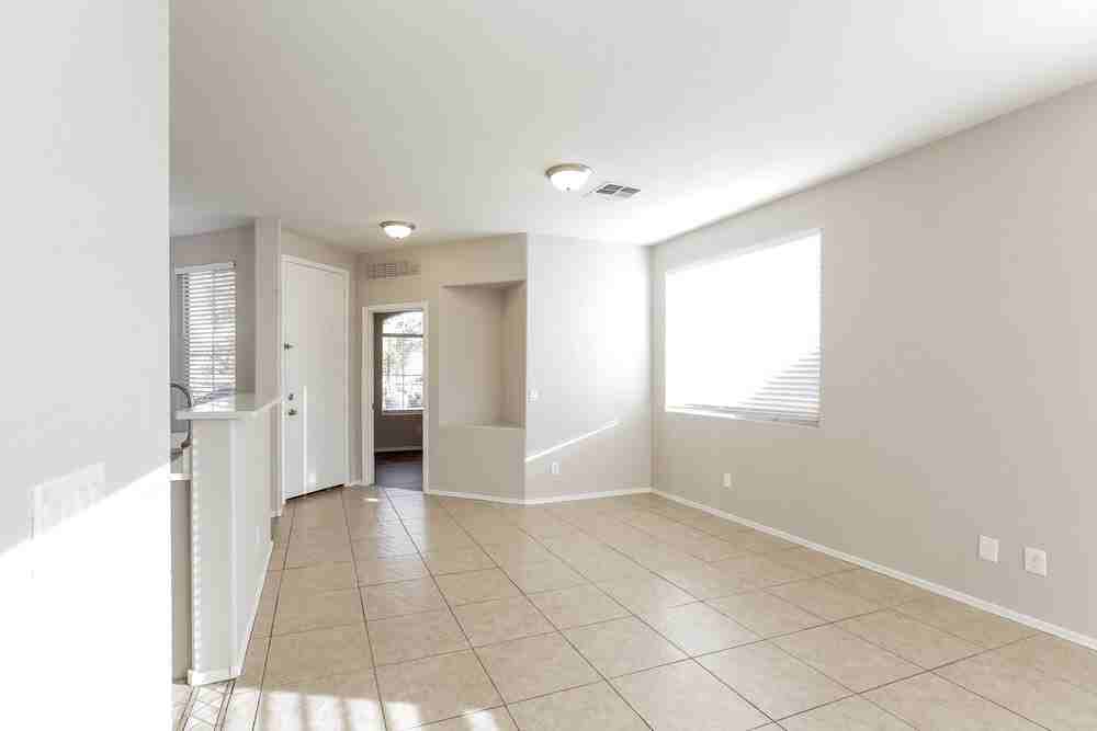 1115 E Grove St - Photo 6 of 16