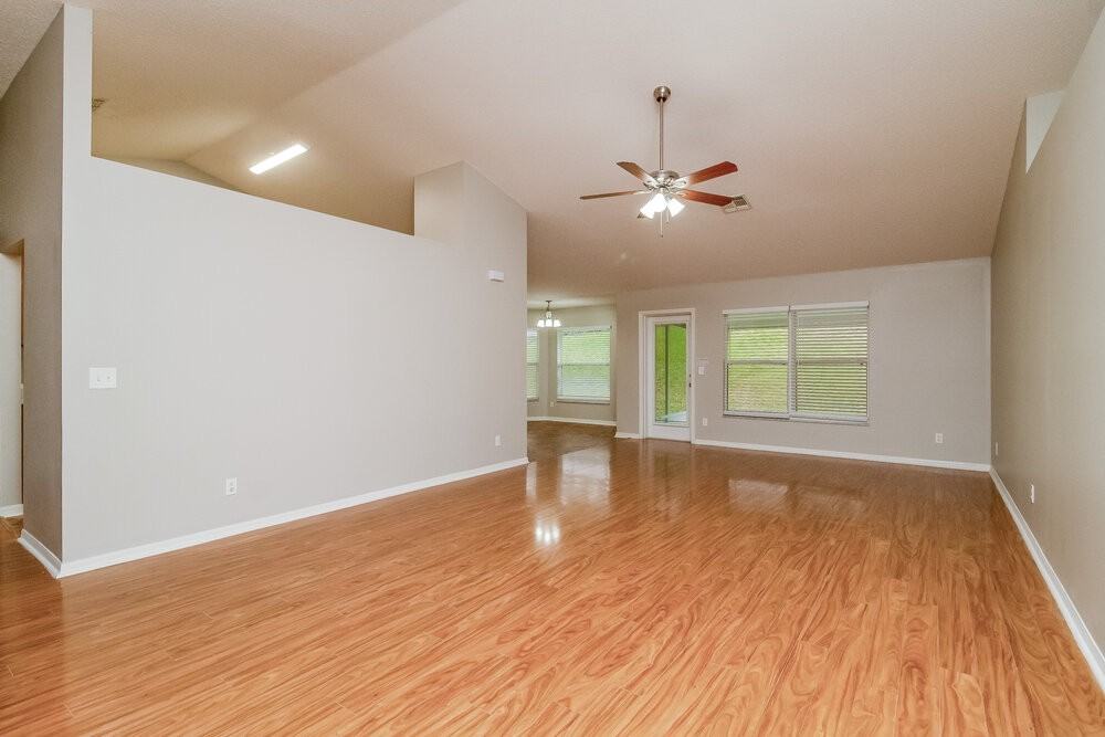 1923 Southern Oak Loop - Photo 3 of 16