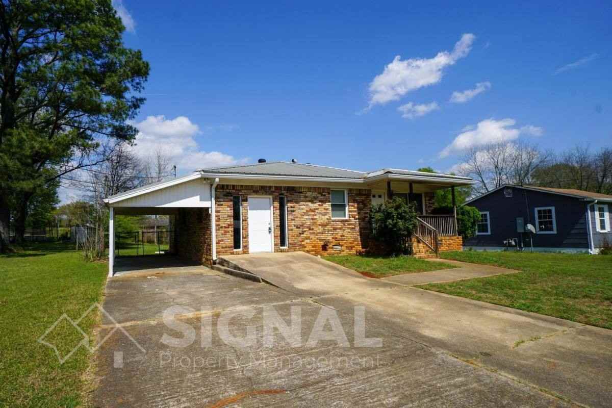 2425 Circle Dr - Photo 2 of 10