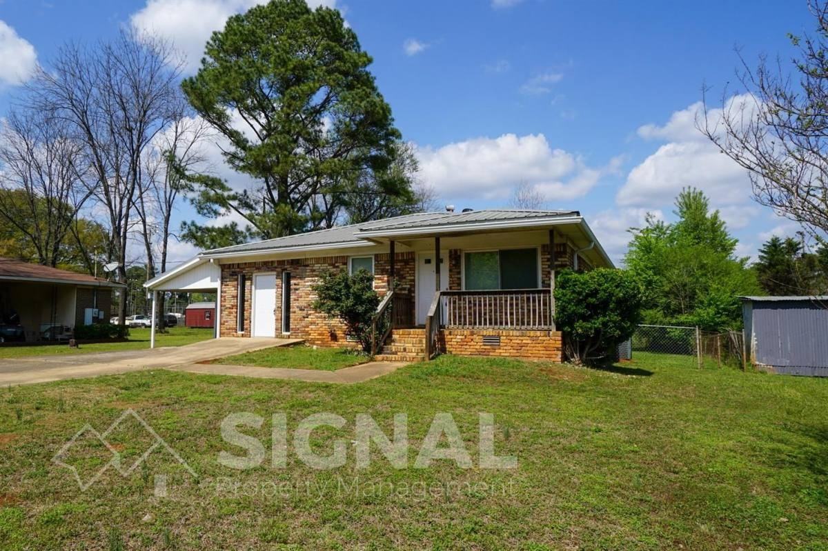 2425 Circle Dr - Photo 3 of 10