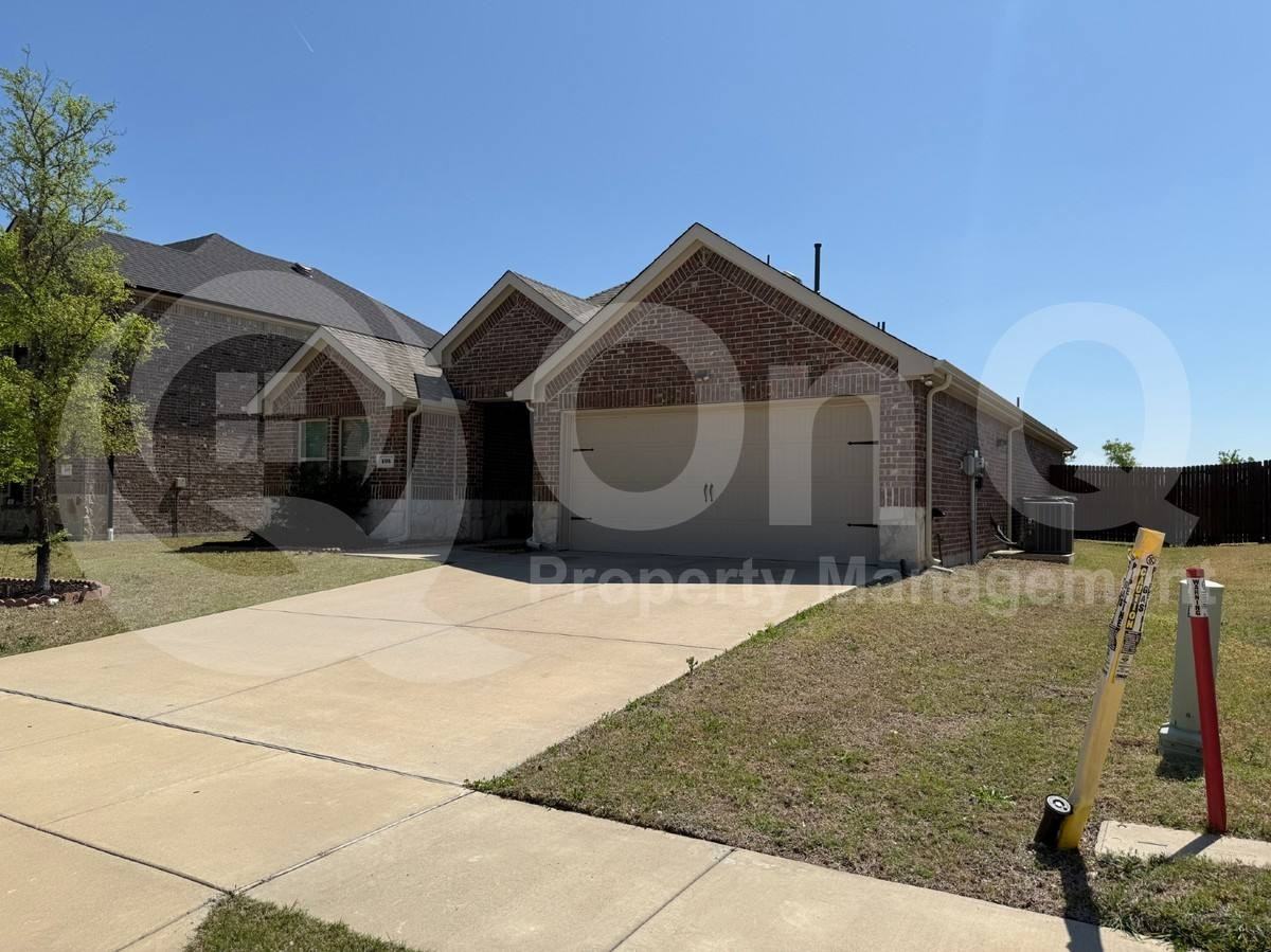405 Rawhide Way - Photo 2 of 10