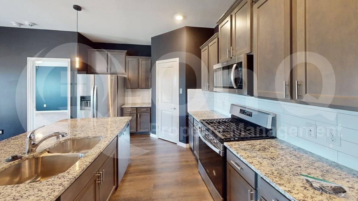 405 Rawhide Way - Photo 3 of 10