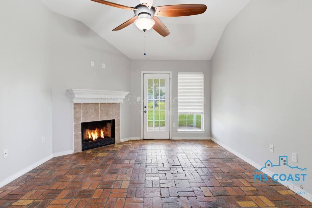 14971 Camp Ln - Photo 3 of 10