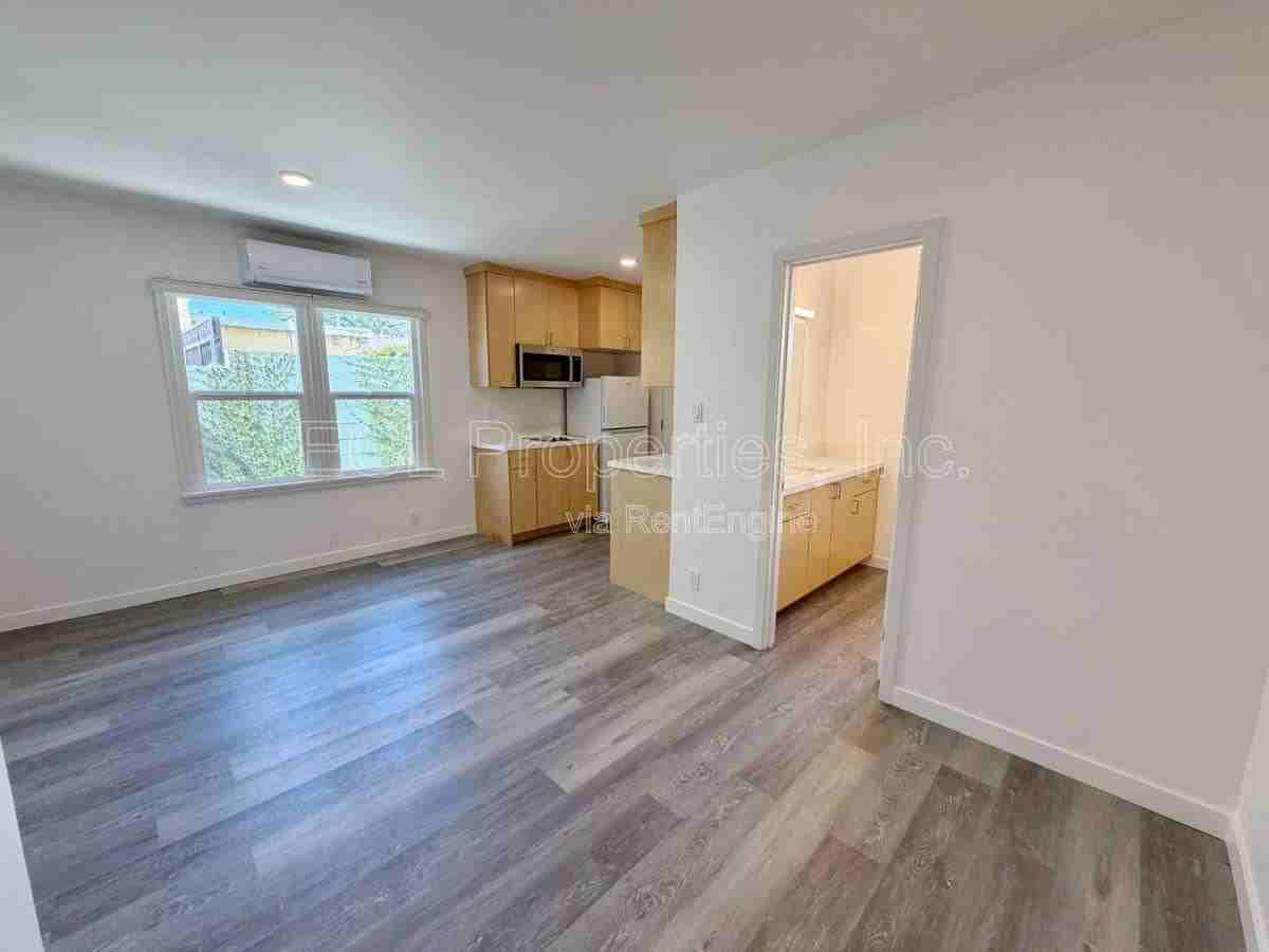 4239 1 2 W 64th St - Photo 5 of 10