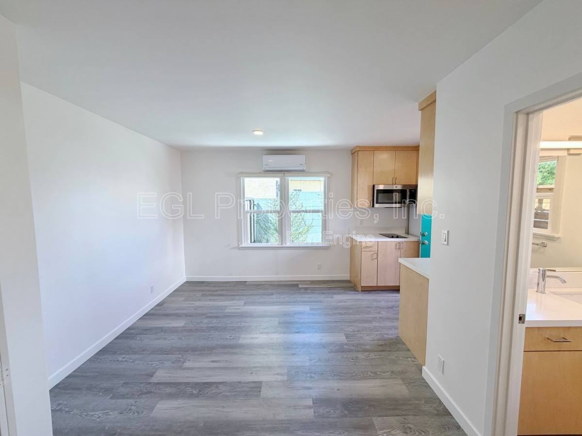 4239 1 2 W 64th St - Photo 7 of 10