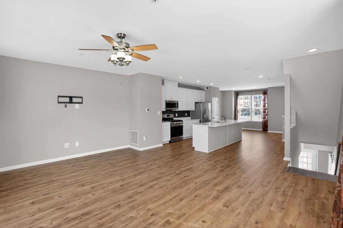 43628 Winterberry Way - Photo 2 of 9