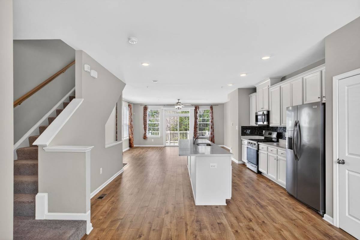 43628 Winterberry Way - Photo 3 of 9