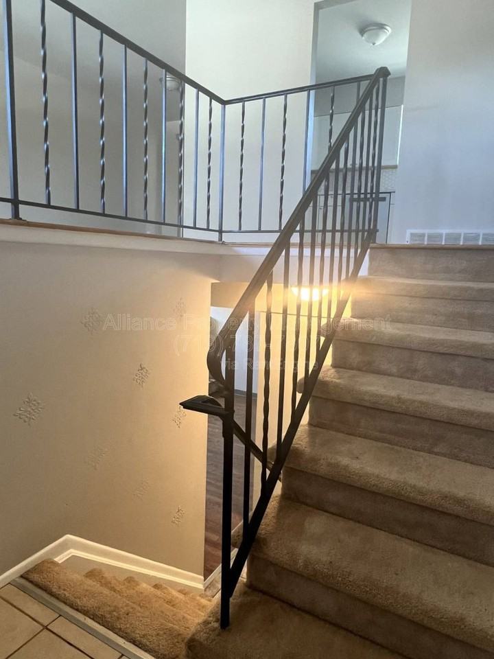 4009 Wakely Dr - Photo 2 of 10