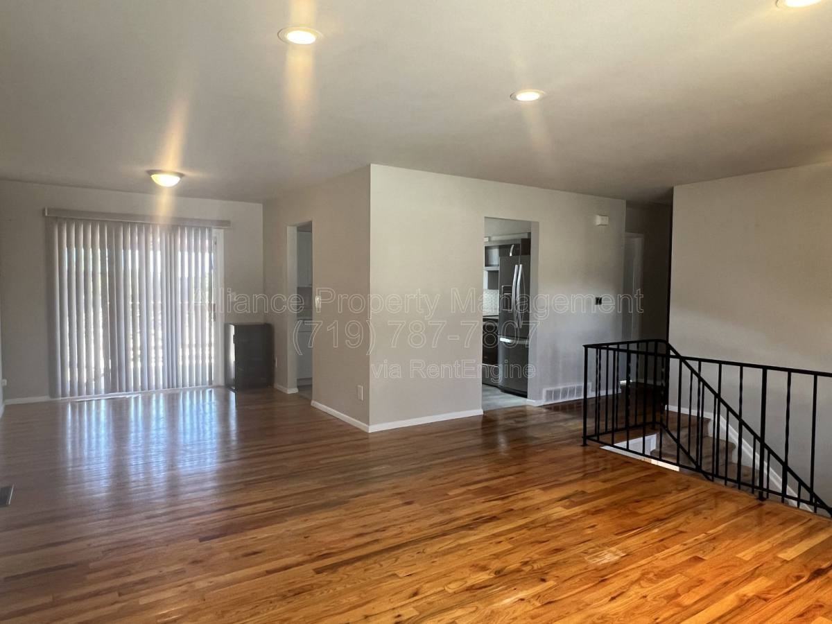 4009 Wakely Dr - Photo 3 of 10