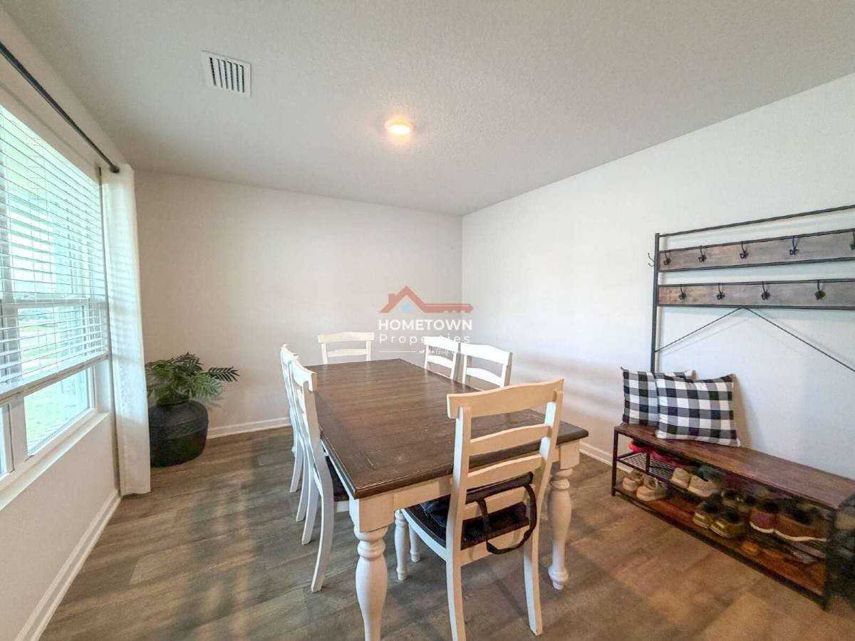 5469 Merlin Way - Photo 3 of 10