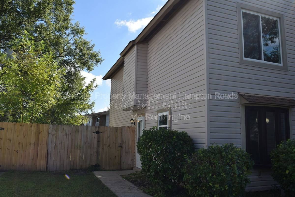 5953 Blackpoole Ln - Photo 2 of 10