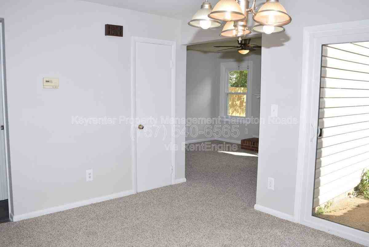 5953 Blackpoole Ln - Photo 3 of 10