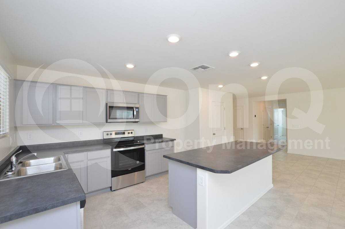 1523 E Desert Breeze Dr - Photo 3 of 10