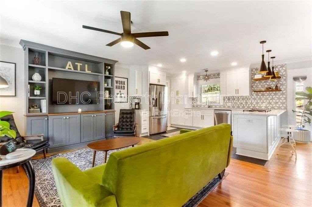 2968 Catalina Dr - Photo 3 of 10