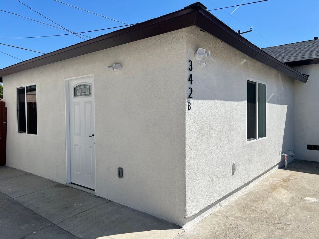 342 N 4th St - Photo 2 of 10