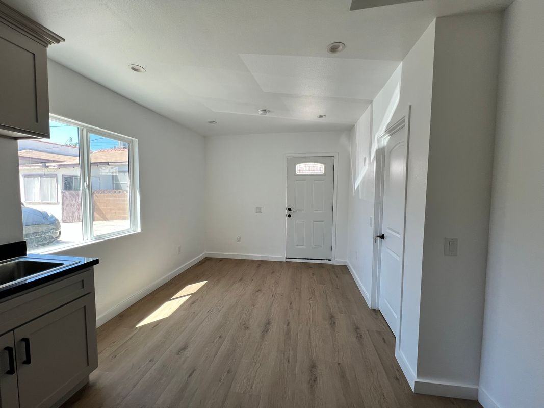 342 N 4th St - Photo 3 of 10