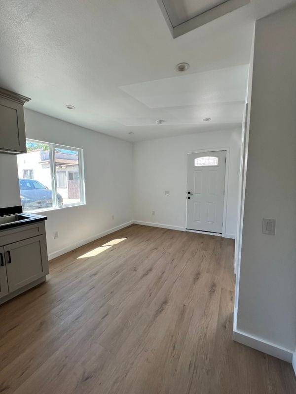 342 N 4th St - Photo 4 of 10