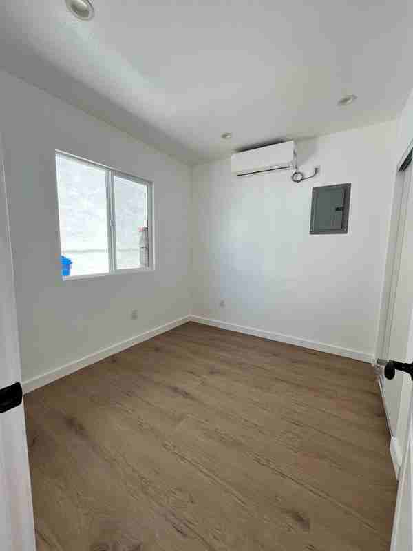 342 N 4th St - Photo 5 of 10