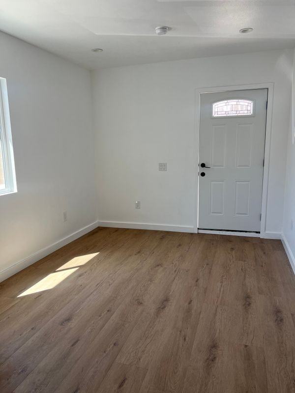 342 N 4th St - Photo 6 of 10